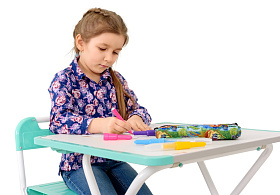 Складная мебель «Дэми» подходит для детей от 1 года до 8 лет. Развивающие столешницы помогут ребёнку освоить буквы и цифры, выучить цвета и геометрические фигруры. Стол и стул легко складываются и не занимают много места.